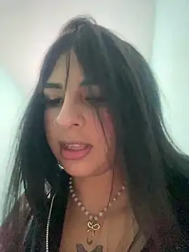 Snapshot of Hilary_pinkk chatting on December 23, 2024, 2:24 am Hilary pinkk online show from December 23, 2024, 2:24 am