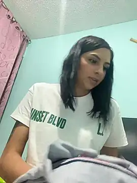 Snapshot of Hilary_pinkk chatting on December 25, 2024, 12:37 am Hilary pinkk online show from December 25, 2024, 12:37 am
