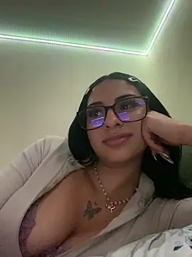 Snapshot of Hilary_pinkk chatting on March 7, 2025, 6:02 am Hilary pinkk online show from March 7, 2025, 6:02 am