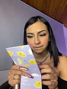 Hilary pinkk online show from April 28, 2026, 2:27 am