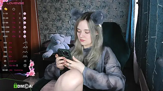 Your small bunny online show from March 13, 2025, 4:27 am