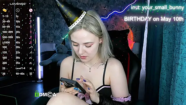 Snapshot of Your_small_bunny chatting on May 9, 2026, 2:06 am Your small bunny online show from May 9, 2026, 2:06 am