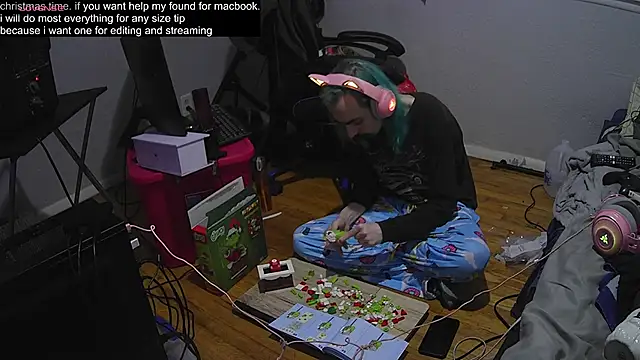 tallnerdyguy online show from December 31, 2024, 6:48 am