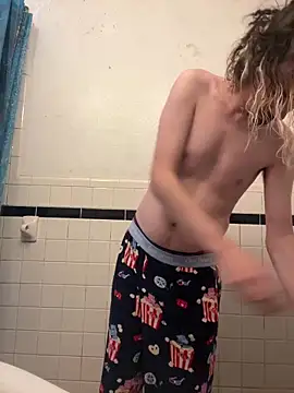 tallnerdyguy online show from May 6, 2026, 8:47 pm