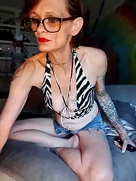 ivylee31 online show from April 6, 2026, 9:16 pm
