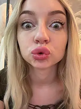 Snapshot of melissa_grr chatting on February 7, 2025, 11:45 am melissa grr online show from February 7, 2025, 11:45 am