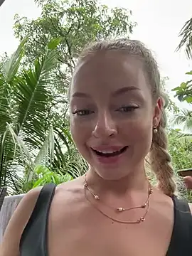 Snapshot of melissa_grr chatting on March 21, 2025, 9:23 am melissa grr online show from March 21, 2025, 9:23 am