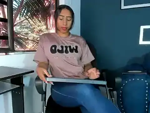 Snapshot of Brunettesexy0 chatting on January 23, 2025, 6:45 pm Brunettesexy0 online show from January 23, 2025, 6:45 pm