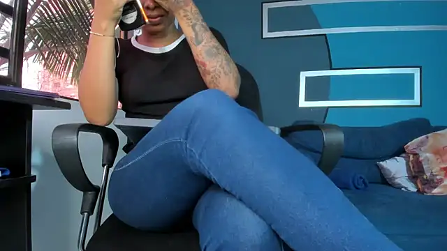 Snapshot of Brunettesexy0 chatting on March 1, 2025, 6:43 pm Brunettesexy0 online show from March 1, 2025, 6:43 pm