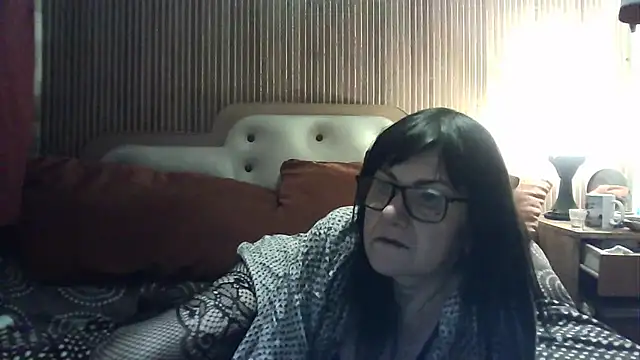 Snapshot of AlanaLaDream chatting on December 20, 2024, 10:00 pm AlanaLaDream online show from December 20, 2024, 10:00 pm