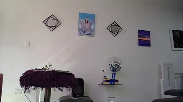 vixenxqueens online show from November 9, 2025, 7:56 pm