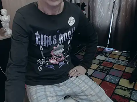Snapshot of HornyClitX chatting on January 19, 2025, 12:39 pm HornyClitX online show from January 19, 2025, 12:39 pm