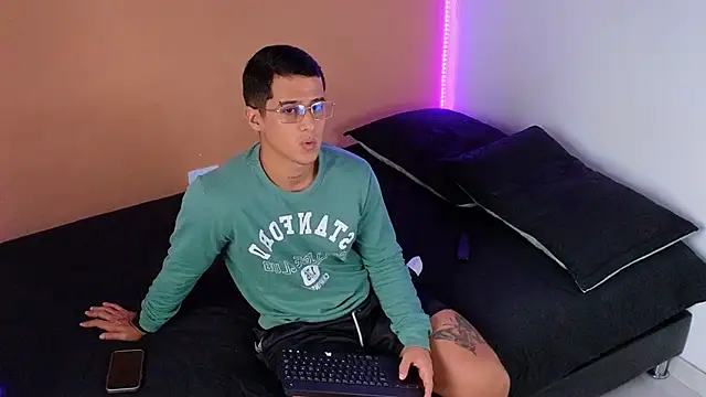 hot69temptation  online show from December 16, 2024, 12:38 pm
