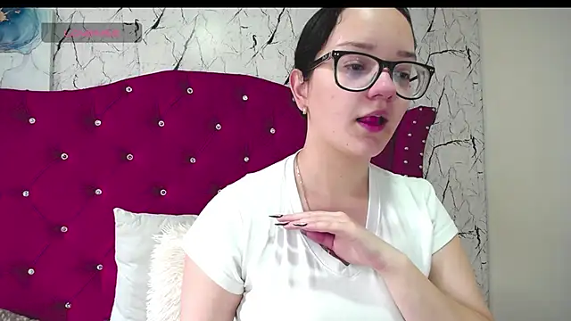 Snapshot of charlotte1-ls chatting on December 4, 2024, 9:35 pm charlotte1-ls online show from December 4, 2024, 9:35 pm