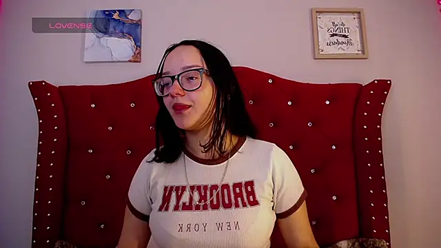 Snapshot of charlotte1-ls chatting on December 12, 2024, 9:26 pm charlotte1-ls online show from December 12, 2024, 9:26 pm