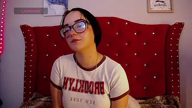 Snapshot of charlotte1-ls chatting on December 13, 2024, 12:31 am charlotte1-ls online show from December 13, 2024, 12:31 am