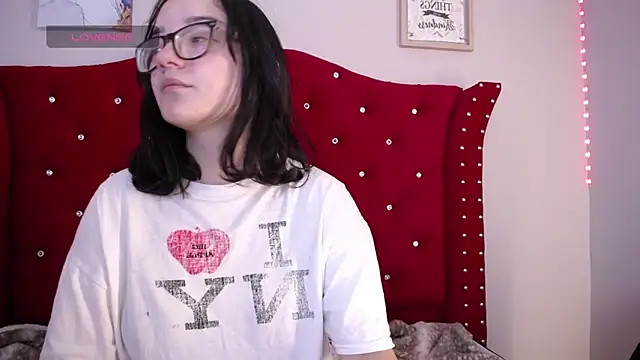 Snapshot of charlotte1-ls chatting on December 16, 2024, 12:37 am charlotte1-ls online show from December 16, 2024, 12:37 am