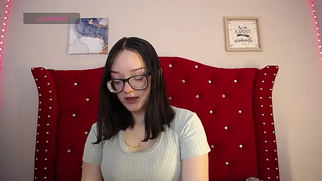 Snapshot of charlotte1-ls chatting on December 20, 2024, 5:29 pm charlotte1-ls online show from December 20, 2024, 5:29 pm