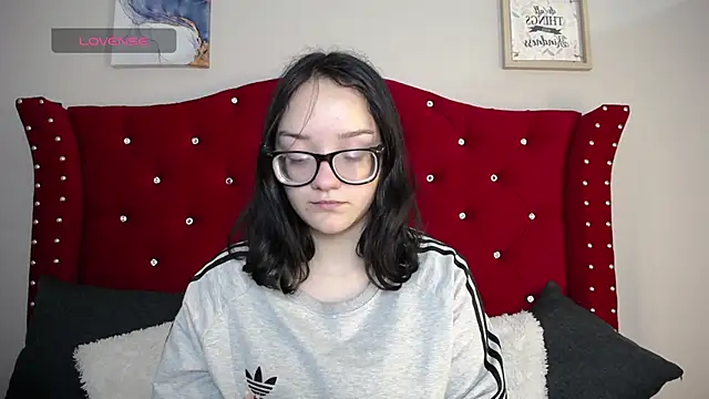 Snapshot of charlotte1-ls chatting on December 23, 2024, 6:05 pm charlotte1-ls online show from December 23, 2024, 6:05 pm