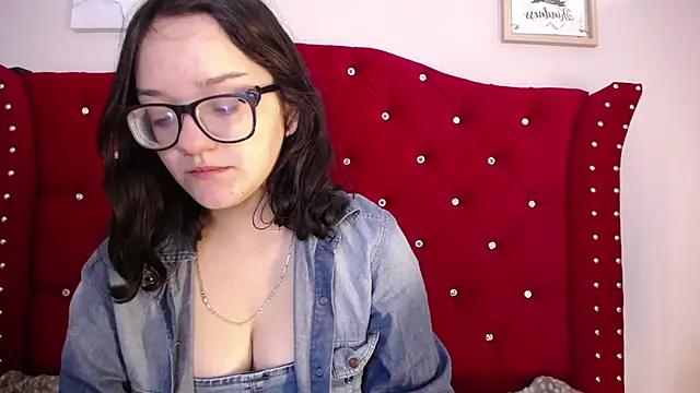 Snapshot of charlotte1-ls chatting on February 7, 2025, 1:22 pm charlotte1-ls online show from February 7, 2025, 1:22 pm