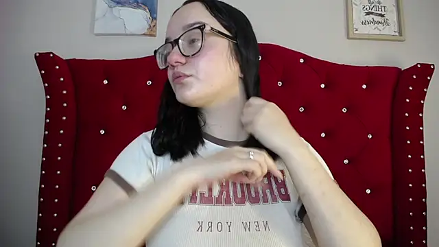 Snapshot of charlotte1-ls chatting on February 16, 2025, 5:26 pm charlotte1-ls online show from February 16, 2025, 5:26 pm