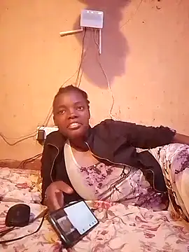 QUEEN-NAIMA online show from October 3, 2025, 10:01 am