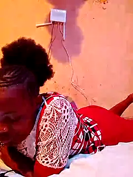 QUEEN-NAIMA online show from October 5, 2025, 12:47 pm