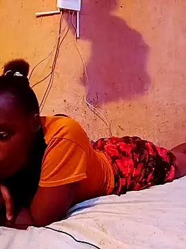 QUEEN-NAIMA online show from October 12, 2025, 6:40 pm