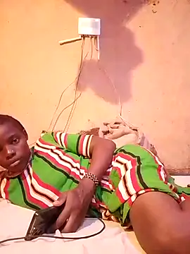 QUEEN-NAIMA online show from October 27, 2025, 4:00 pm