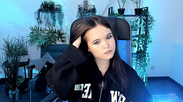 Elainebeness online show from November 22, 2025, 9:36 pm