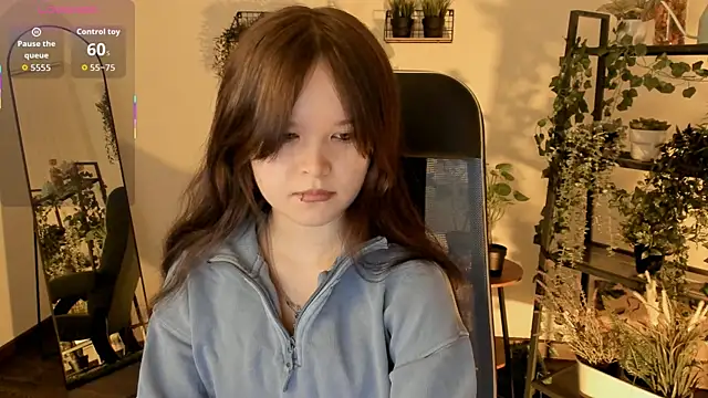 Snapshot of Elainebeness chatting on May 9, 2026, 10:48 pm Elainebeness online show from May 9, 2026, 10:48 pm