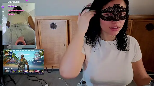 Snapshot of salomea_r chatting on April 17, 2026, 12:19 pm salomea r online show from April 17, 2026, 12:19 pm