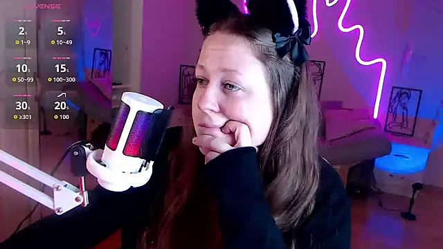 LizzyShine online show from September 18, 2025, 1:57 pm