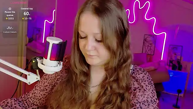 LizzyShine online show from October 6, 2025, 3:53 pm