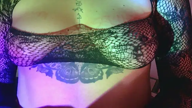 Snapshot of Miss_oliviaa chatting on March 15, 2025, 12:15 am Miss oliviaa online show from March 15, 2025, 12:15 am