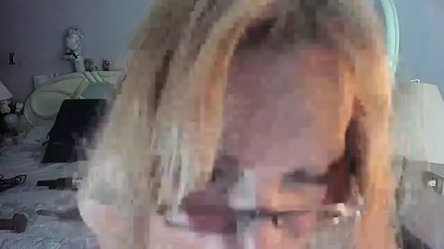 amazing dolltsx online show from January 18, 2026, 4:22 pm