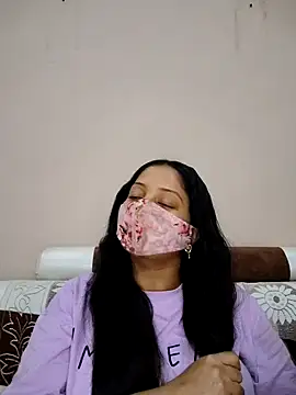 Snapshot of bigtitsqueen chatting on October 26, 2025, 6:19 am bigtitsqueen online show from October 26, 2025, 6:19 am