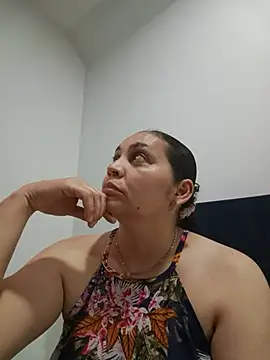 MirandaSoto online show from June 6, 2026, 4:06 am