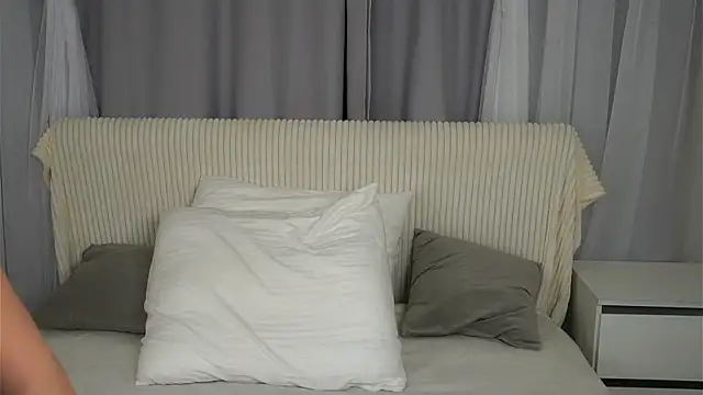 VeronaAppleberry online show from November 28, 2025, 11:13 am