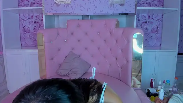 Snapshot of sheyla_sweet18 chatting on December 9, 2024, 11:45 pm sheyla sweet18 online show from December 9, 2024, 11:45 pm