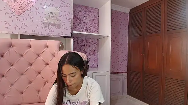 Snapshot of sheyla_sweet18 chatting on February 6, 2025, 10:26 am sheyla sweet18 online show from February 6, 2025, 10:26 am