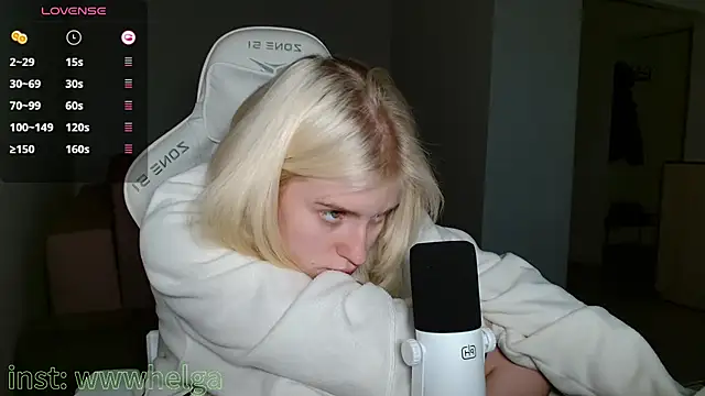 LizaKisses online show from October 9, 2025, 9:18 am