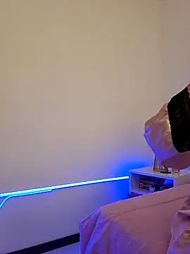 VictoriaEvaans  online show from December 2, 2025, 9:54 pm