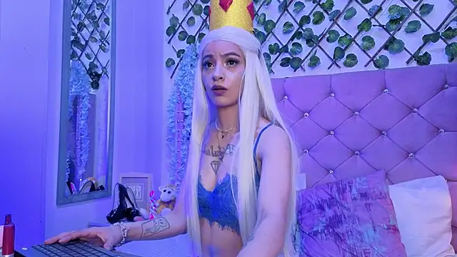 lauren evans96 online show from May 7, 2026, 3:45 am