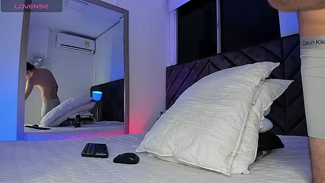 Luca ferrer  online show from February 9, 2025, 4:36 am