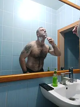 Snapshot of Crek666 chatting on March 5, 2026, 5:03 am Crek666 online show from March 5, 2026, 5:03 am