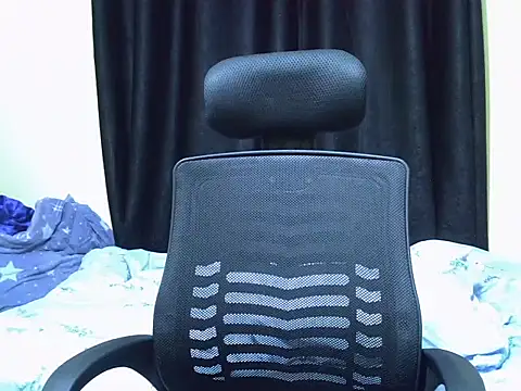 Horny-slut  online show from December 22, 2025, 8:33 am