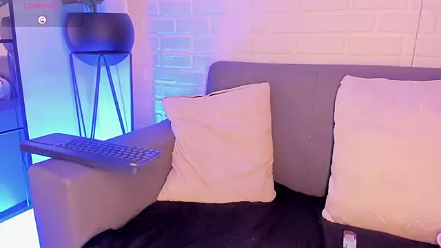 karina gomez 18 online show from January 16, 2025, 5:53 am