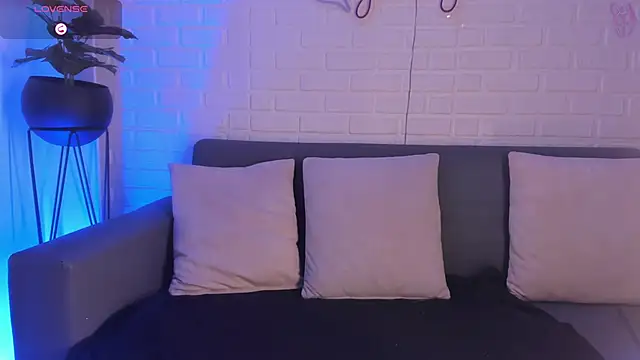 karina gomez 18 online show from January 24, 2025, 2:28 am
