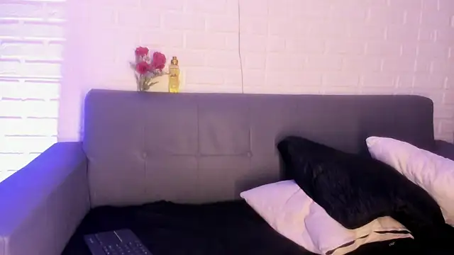 karina gomez 18 online show from October 28, 2025, 11:36 am